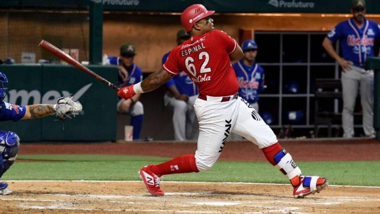 Edwin Espinal buscará aportar su poder ofensivo a la artillería roja.