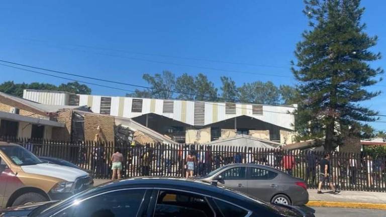 El techo de la iglesia Santa Cruz, en Ciudad Madero, Tamaulipas, se derrumbó en plena misa de un bautizo.