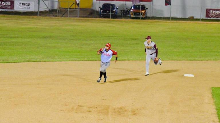 Ambas novenas saltaron al terreno con intensidad.