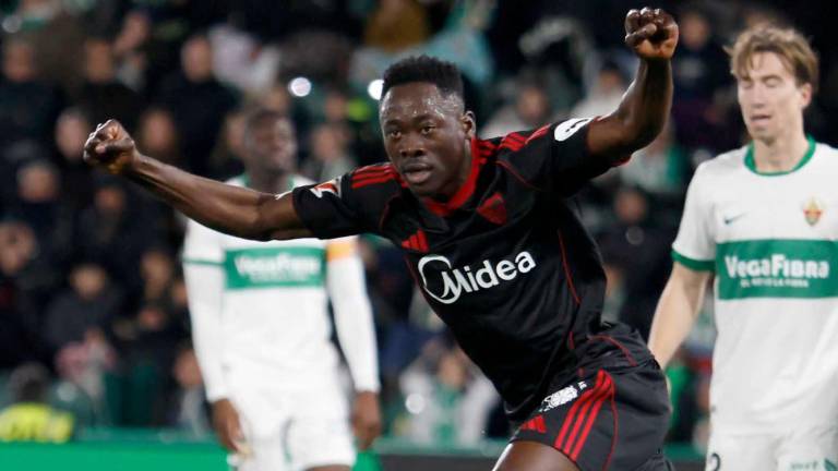 Akor Adams celebra el gol que le dio el empate al Sevilla ante el Elche.