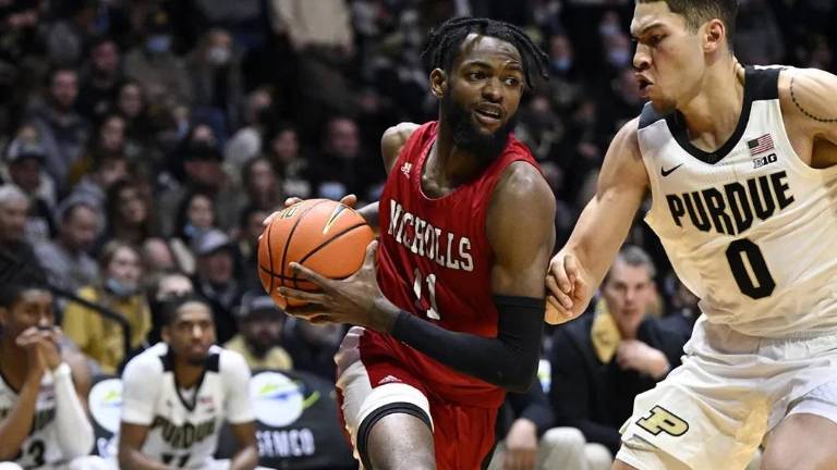 Latrell Jones será el escolta en la duela para Venados Basketball.