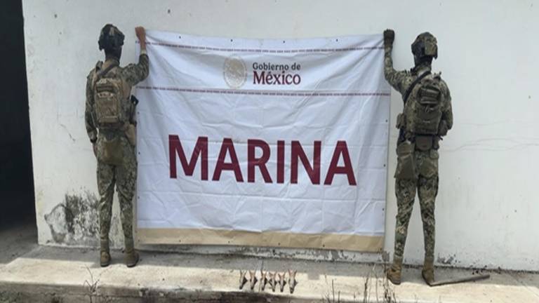 Elementos federales aseguraron armas, municiones y explosivos en dos intervenciones en Mazatlán.