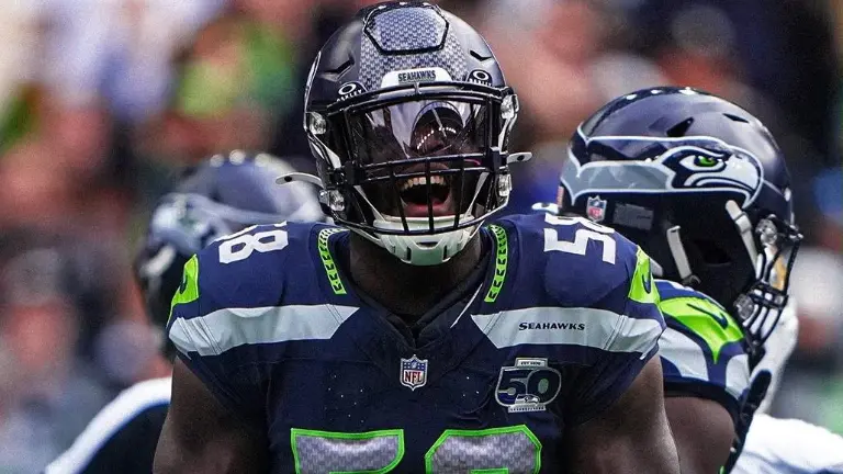 Derick Hall es suspendido un juego sin goce de sueldo.