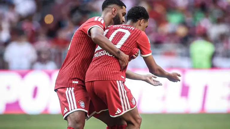 Jamal Musiala se desplomó el sábado durante un partido amistoso contra el RB Leipzig.