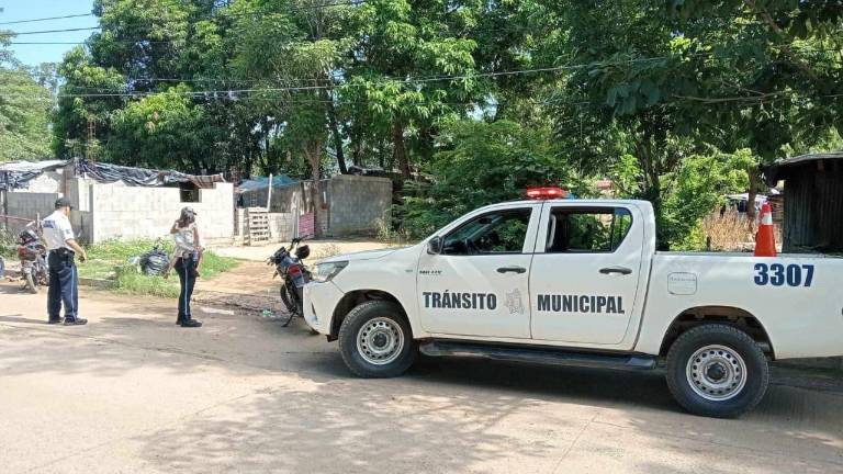 Elementos de Tránsito Municipal localizaron a una menor y la reunieron con su familia en El Rosario.
