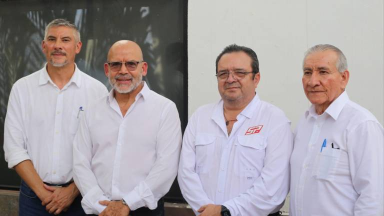 Jubilados de la CFE explican el impacto que tendrá la reforma a las pensiones.