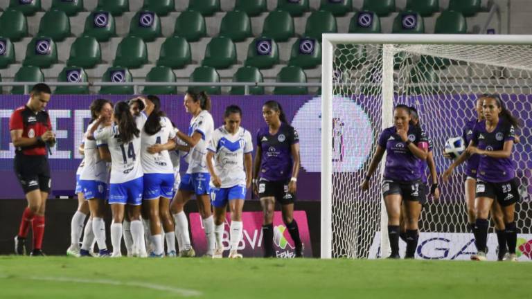Rayadas hunden más al Mazatlán Femenil al golearlo 3-0 en el Kraken