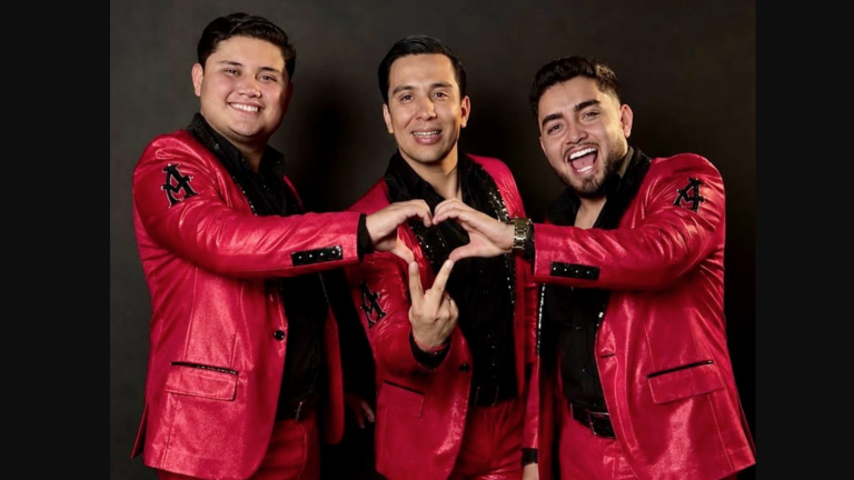 La Arrolladora Banda Limón.