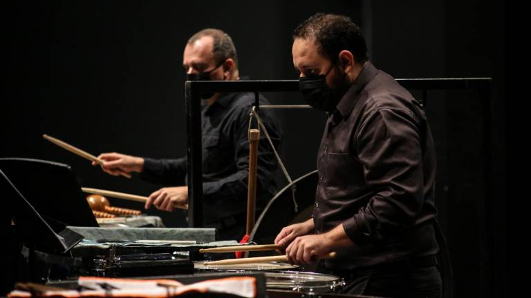 Integrantes de la sección de percusiones de la Orquesta Sinfónica Sinaloa de las Artes, en el concierto digital número 21 de la Temporada “Virtuosos y Virtuales 2.0: Músicos de la OSSLA en línea”.