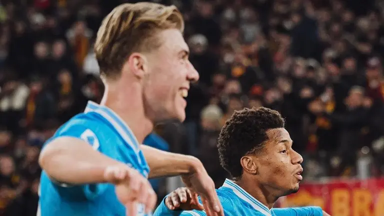 David Neres da triunfo al Napoli.