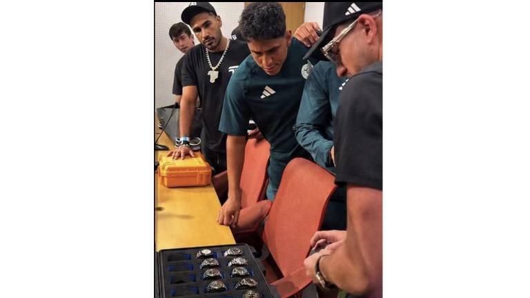 Lujoso regalo a la Selección Mexicana provoca críticas.
