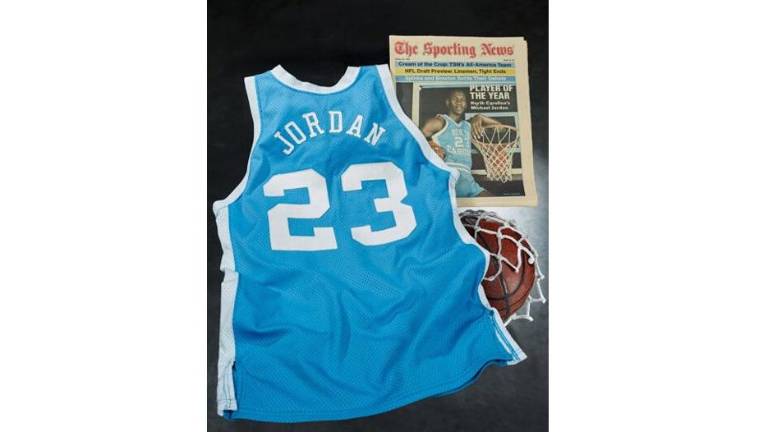 El jersey de North Carolina usado por Michael Jordan en la temporada 1982-1983 en la NCAA.