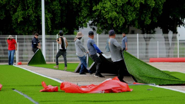 Las canchas de futbol del Centro Cívico Constitución fueron rehabilitadas con la instalación de pasto sintético.