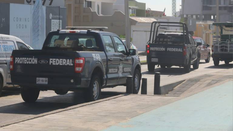 Unidades de la Secretaría de Seguridad y Protección Ciudadana patrullan Mazatlán.