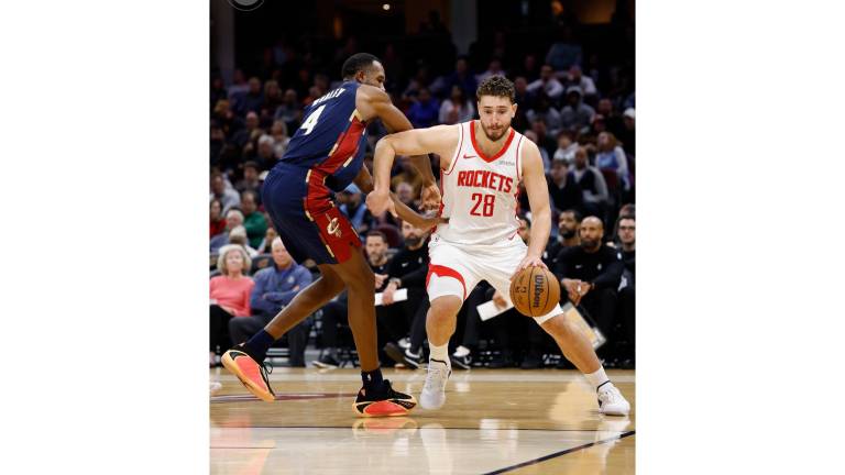 Cleveland mostró destellos en el tercer cuarto, pero no logró remontar la amplia ventaja inicial de Houston.