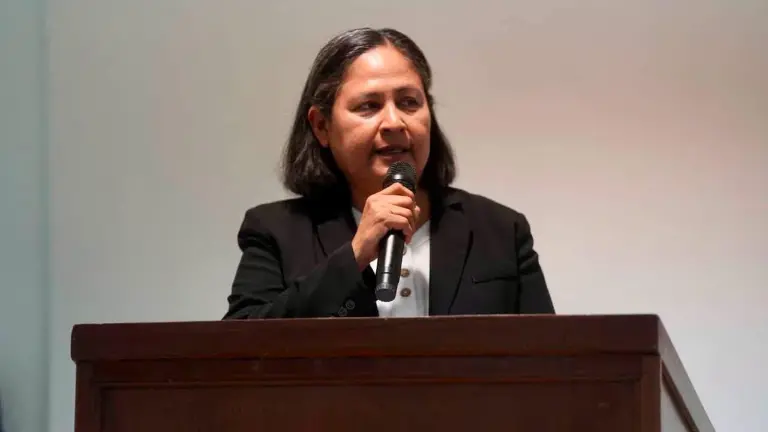 La Alcaldesa de Mazatlán Minerva Osuna Zavala dijo que buscan fondos de Zofemat para reparar el malecón.