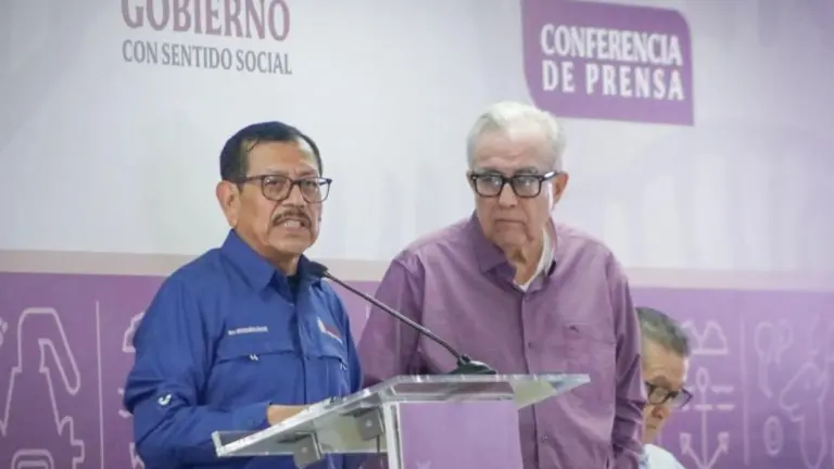El entonces Secretario de Seguridad Pública, Gerardo Mérida Sánchez, en una de las conferencias de Rubén Rocha Moya.