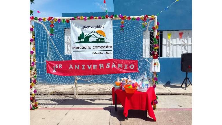 Organización del Mercadito Campestre en la comunidad de Palmillas, en Mazatlán.