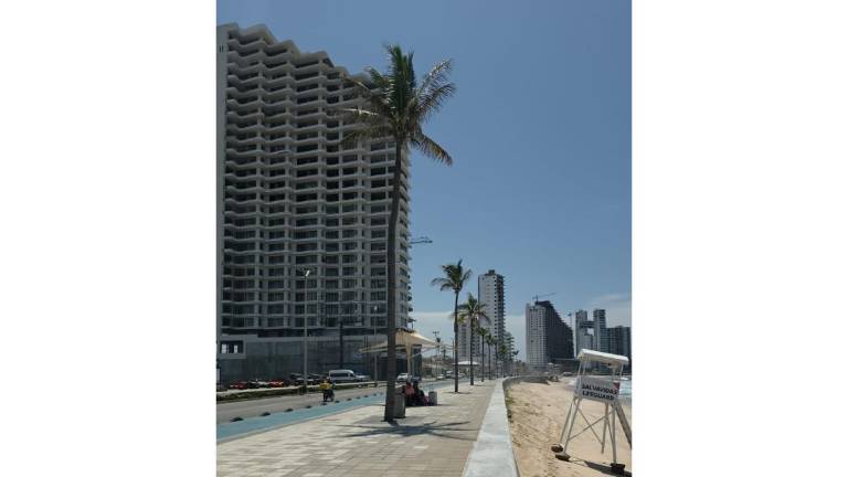 La sensación térmica en Mazatlán alcanza este martes los 43 grados.