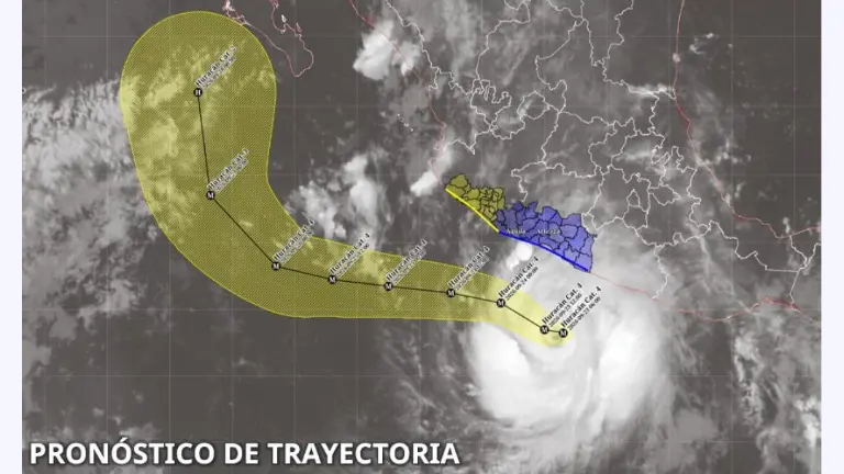 Trayectoria actualizada del huracán Polo tras perder un poco de fuerza, pero se mantiene aún en categoría 4.