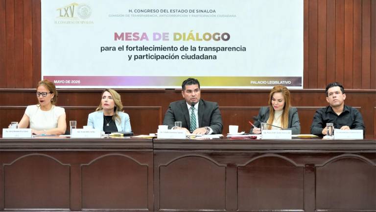 La mesa de diálogo fue convocada para discutir propuestas relacionadas con la nueva Ley de Transparencia del Estado impulsada por Rubén Rocha Moya.