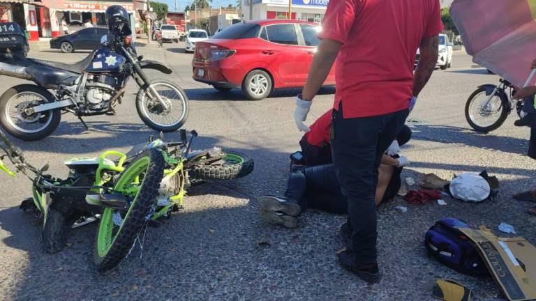 Motociclista se lesiona tras choque contra camioneta en Mazatlán