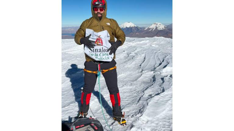 El estudiante de Conalep, David Monárrez, logra conquistar la montaña más alta de Bolivia.