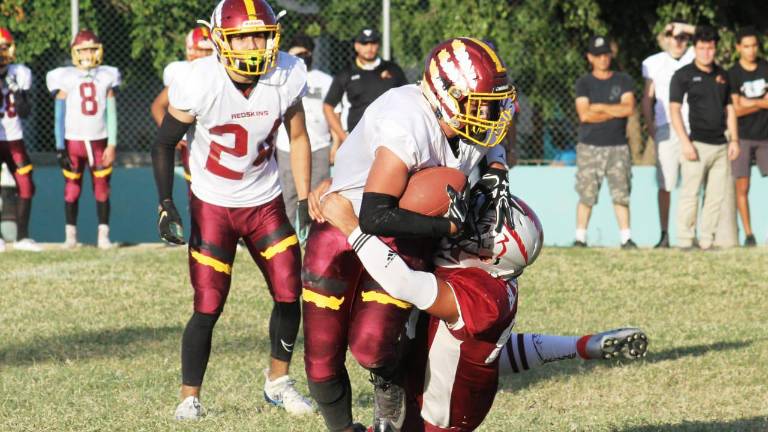 Pieles Rojas dominó a Burros Salvajes en encuentro entre equipos mazatlecos.