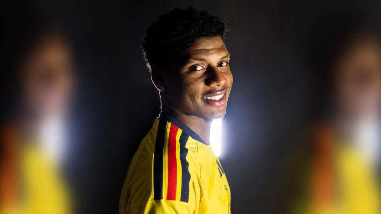 Óscar Perea llega al nido.