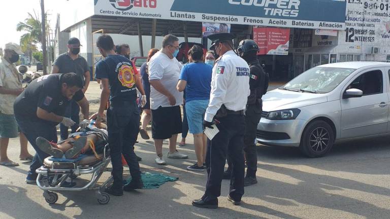 Automovilista atropella a adulto mayor en la Gabriel Leyva en Mazatlán