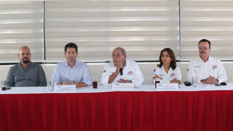 Integrantes de la CMIC Sur recibieron a Javier Gaxiola Coppel, Secretario de Economía en Sinaloa.
