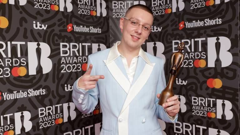 Harry Styles se corona como Artista del Año en los Brit Awards 2023