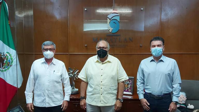 Gobiernos estatal y municipal prometen reforzar aplicación de protocolos sanitarios en Mazatlán