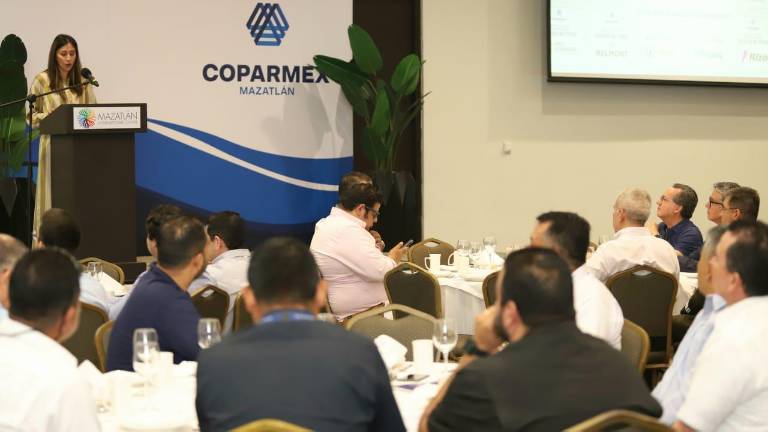 La Coparmex Mazatlán aborda el tema de la seguridad en su desayuno empresarial invitando al Comandante de la Tercera Región Militar, Guillermo Briseño Lobera.