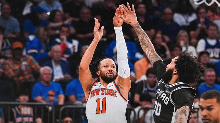 Los Knicks de Nueva York derrotaron 107-106 a los Spurs de San Antonio.