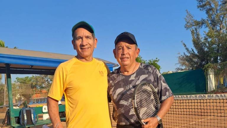 Festejan campeones en Torneo de Tenis Día del Padre