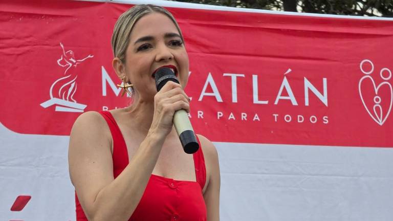 Estrella Palacios informó que los créditos contemplan condiciones preferenciales para fortalecer la economía local y respaldar a negocios del puerto.