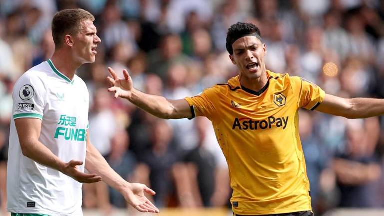 Anulan gol a Raúl Jiménez en empate del Wolverhampton