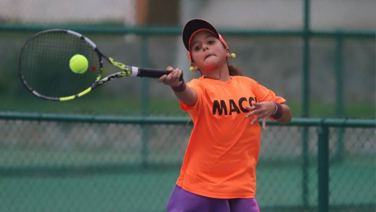 Juliana Nájera se impone a Elisa Sahagún.