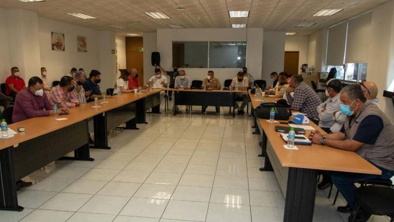La reunión se realizó en las oficinas de Conapesca, en Mazatlán.
