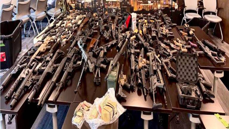 Algunas de las armas que Estados Unidos decomisó antes de ser enviadas a México.