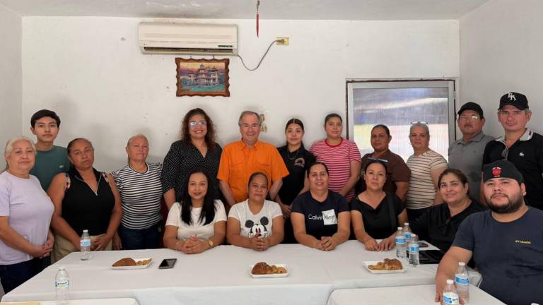 El dirigente de Movimiento Ciudadano en Sinaloa, Sergio Esquer Peiro, en sus reuniones con simpatizantes.
