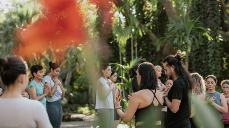 El programa contempla experiencias simultáneas como yoga, pilates, movimiento funcional, respiración consciente, liberación somática, entre otras actividades.