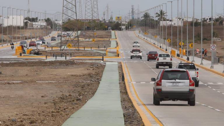 La Avenida del Delfín fue inaugurada el viernes 31 de marzo y presenta poca afluencia vehicular.
