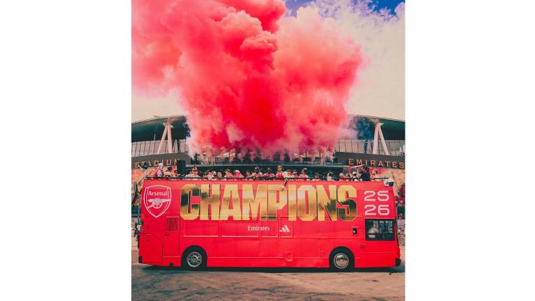 Arsenal festeja su título de la Premier.
