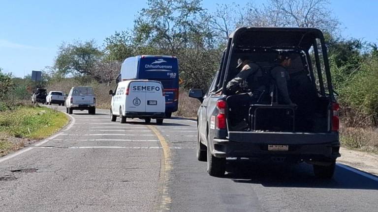 Personal de seguridad circula hacia la sierra de Concordia donde encontraron a dos hombres asesinados a balazos.