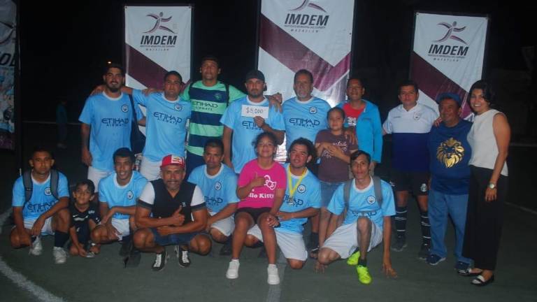 Taquería Jaciel se lleva 5 mil pesos de premio.