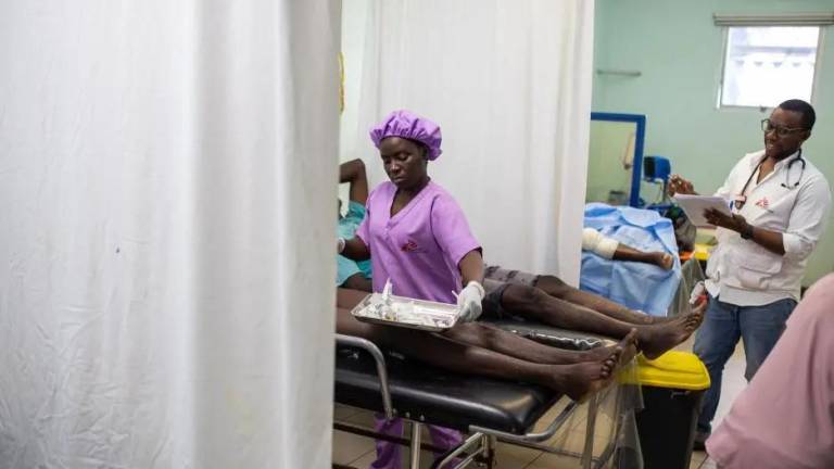 En el centro de emergencia de Turgeau se tratan a pacientes que sufren heridas de bala después de fuertes enfrentamientos armados que barrieron el centro de Puerto Príncipe.