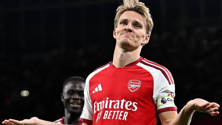 Arsenal debuta con triunfo y suma sus primeros tres puntos en la Premier League.