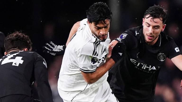 El delantero mexicano Raúl Jiménez fue titular en la derrota del Fulham ante el Manchester City.